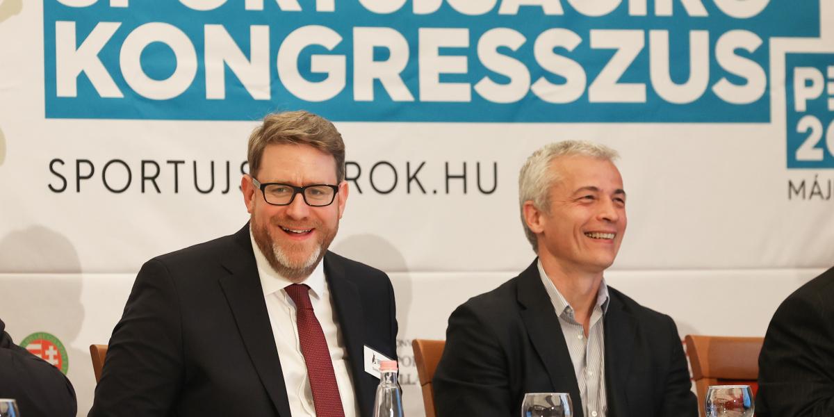 Deák Zsigmond (jobbra) Szöllősi György oldalán