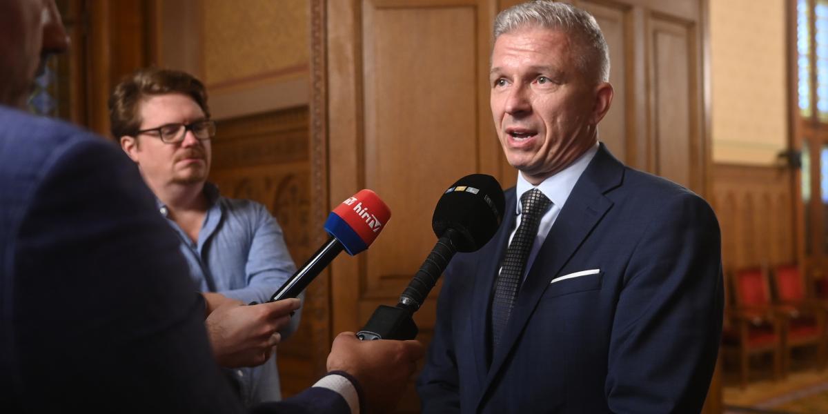 Csőszi Attila, a Magyar Nemzeti Bank (MNB) működésével kapcsolatos visszaéléseket feltáró országgyűlési vizsgálóbizottság ülése után az Országházban 2026. szeptember 3-án