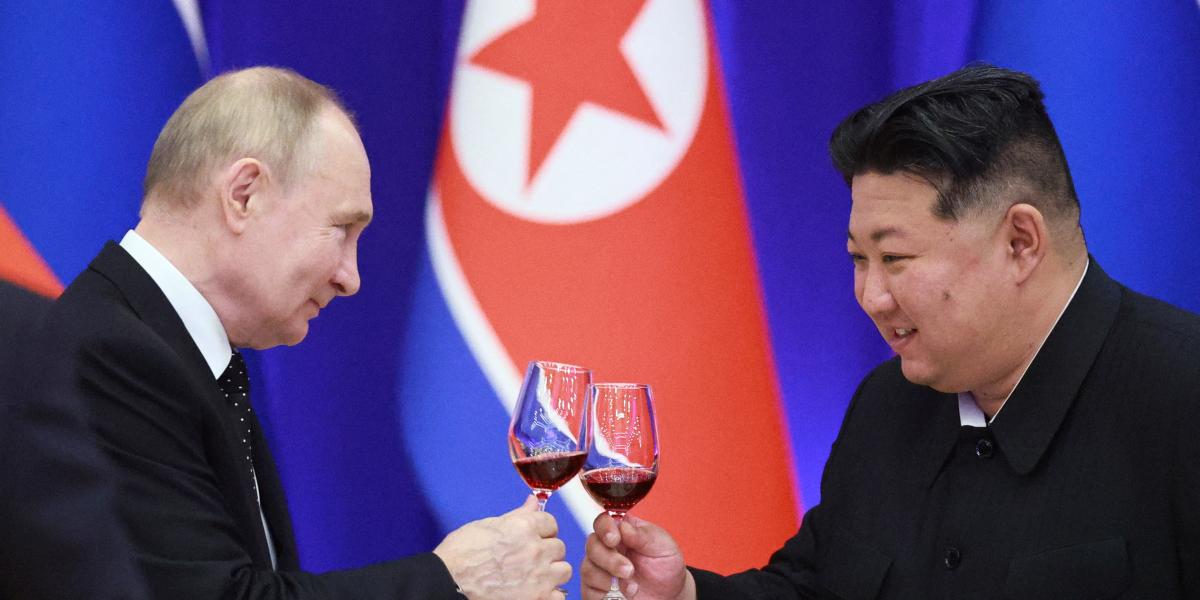  Vlagyimir Putyin orosz elnök és Kim Dzsongun észak-koreai vezető 2024 júniusában Phenjanban átfogó stratégiai partnerségi megállapodást írt alá.