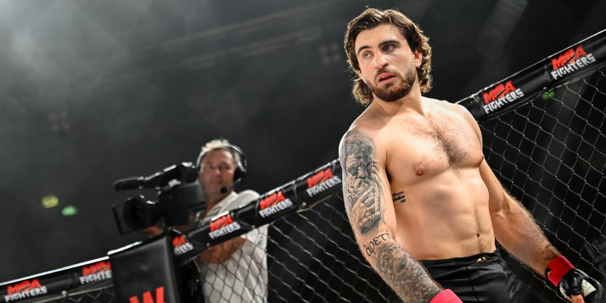 Ifj. Növényi Norbert Hexagone MMA Hungary nemzetközi ketrecharc-gálán a székesfehérvári MET Arénában 2025. november 7-én
