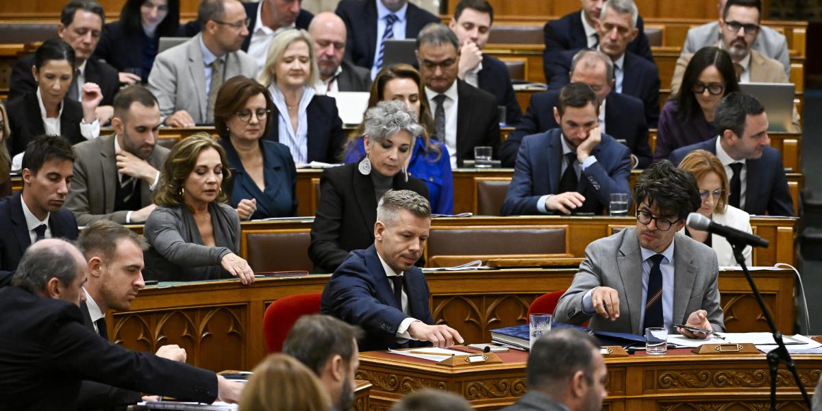 Szavaznak a képviselők az Országgyűlés plenáris ülésén 2026. szeptember 22-én