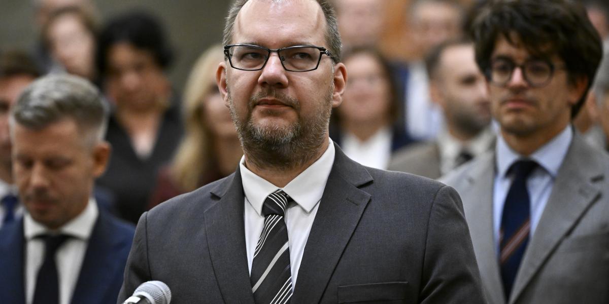 A Nemzeti Média és Hírközlési Hatóság (NMHH) Médiatanácsának elnökévé megválasztott Polyák Gábor médiajogász leteszi esküjét az Országgyűlés plenáris ülésén 2026. szeptember 22-én