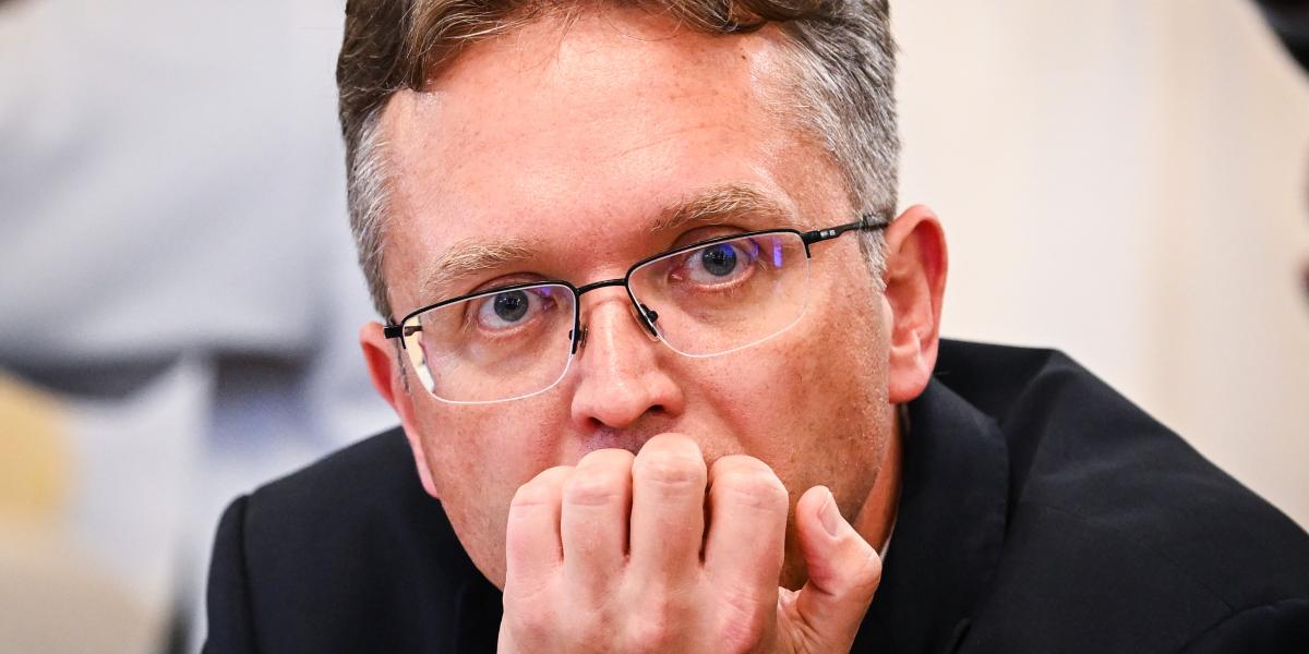 Hankó Balázst a hatóságok egyelőre nem hallgatták ki és mentelmi jogát is élvezi: mindez arra utal, hogy büntetőjogi felelősségét még nem sikerült megállapítani