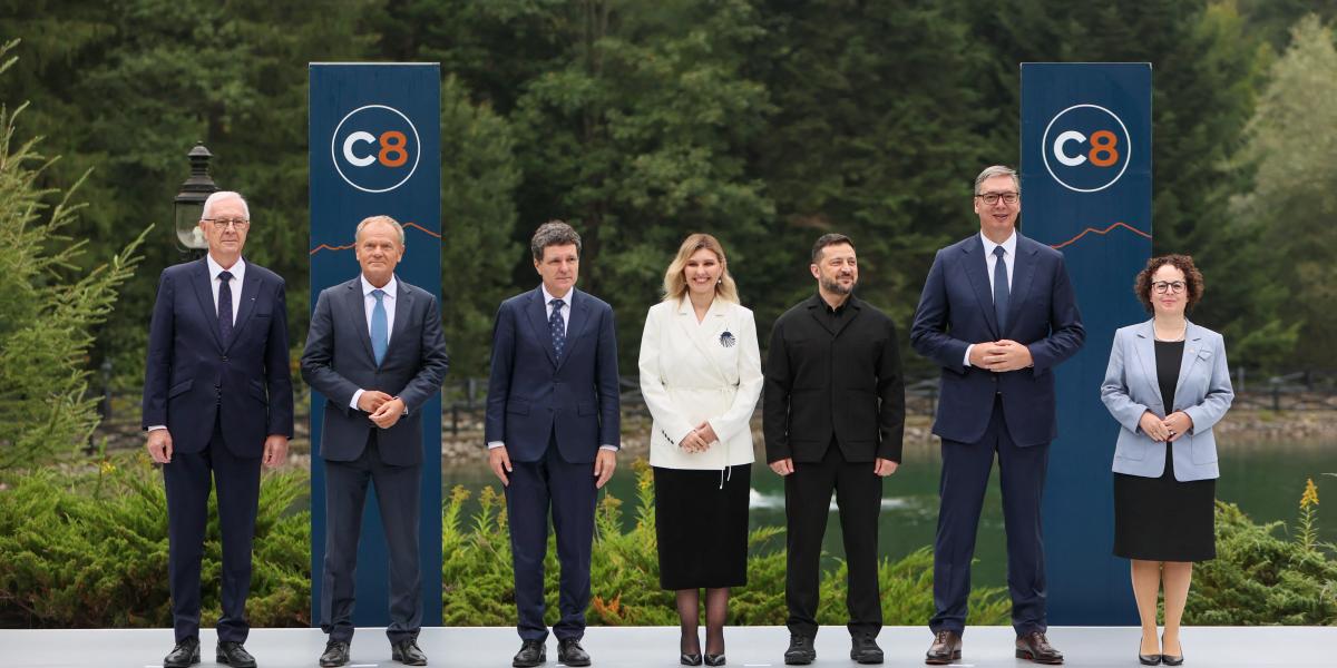 Jiří Drahoš, a Cseh Köztársaság alelnöke, Donald Tusk lengyel miniszterelnök, Nicușor Dan román elnök, Olena Zelenszka ukrán first lady, Volodimir Zelenszkij ukrán elnök, Aleksandar Vučić szerb elnök és Christine Schwarz-Fuchs, az osztrák Tanács elnöke