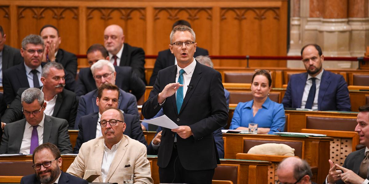 Rétvári Bence az Országgyűlés rendkívüli ülésén augusztus 10-én 