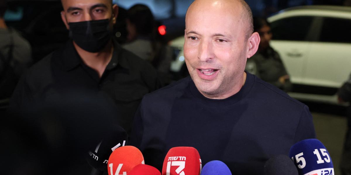  Naftali Bennett volt izraeli miniszterelnök bizakodó nyilatkozatot adott a sajtónak, miután részt vett a Netanjahu-ellenes Változás Blokk vezetőinek találkozóján.