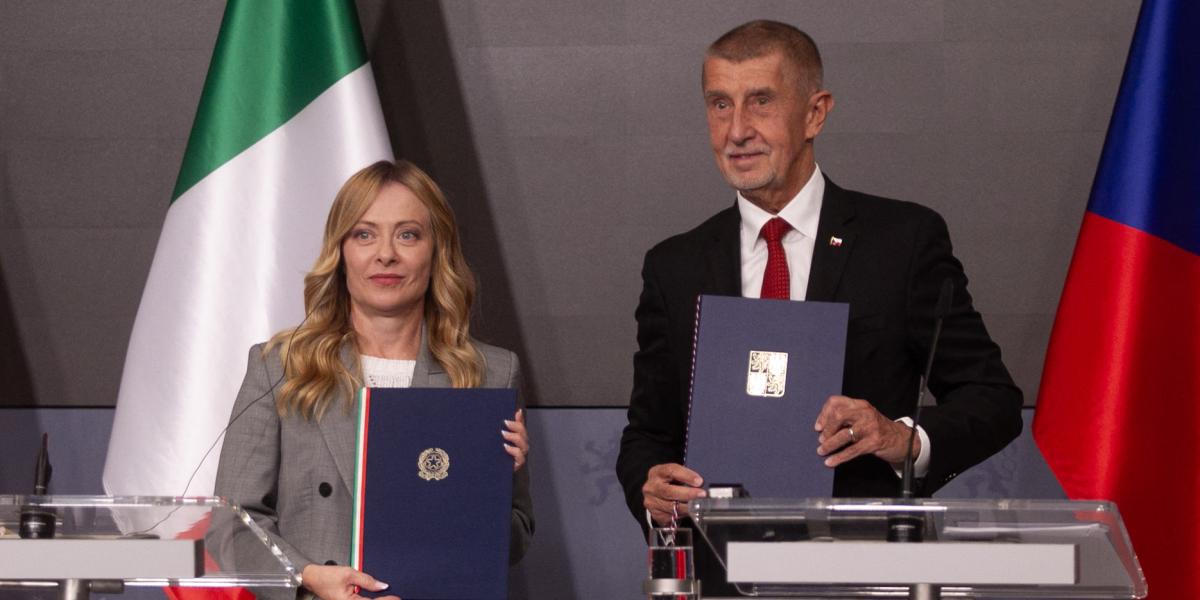 A cseh kormányfő kedden olasz kollégájával, Giorgia Melonival találkozott Prágában