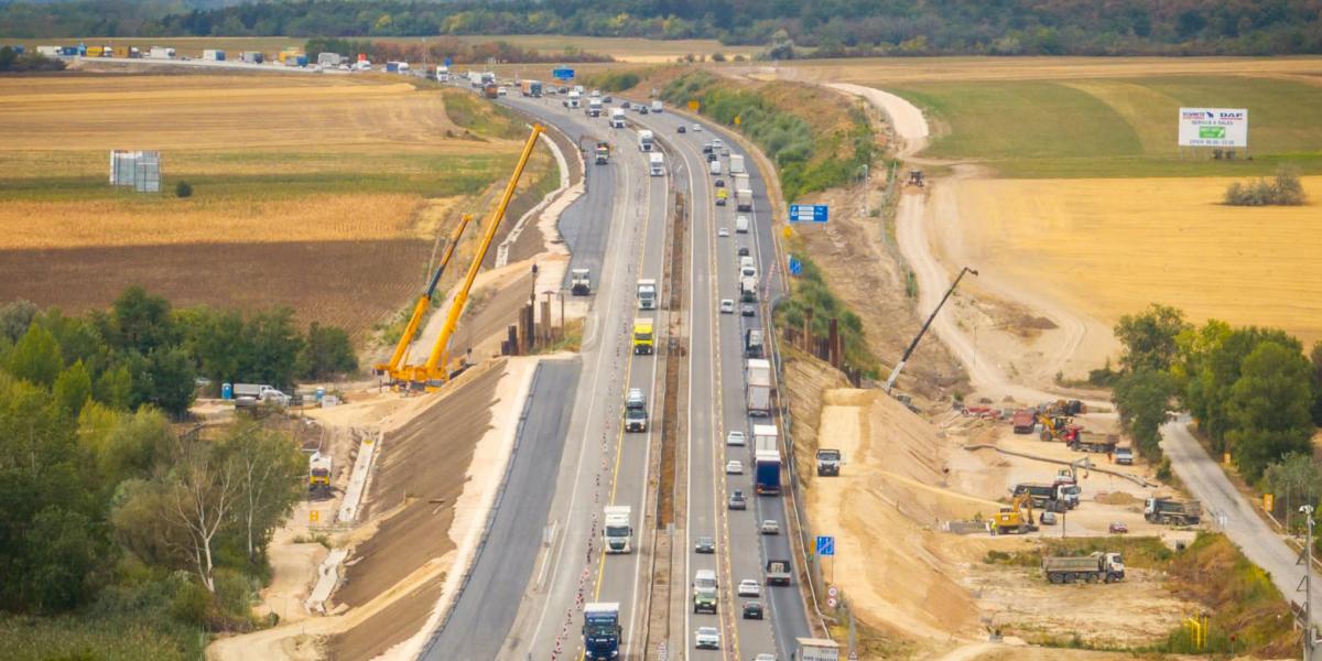 Sztrádák épülnek és megújulnak, míg a csatlakozó úthálózat minősége tovább romlik