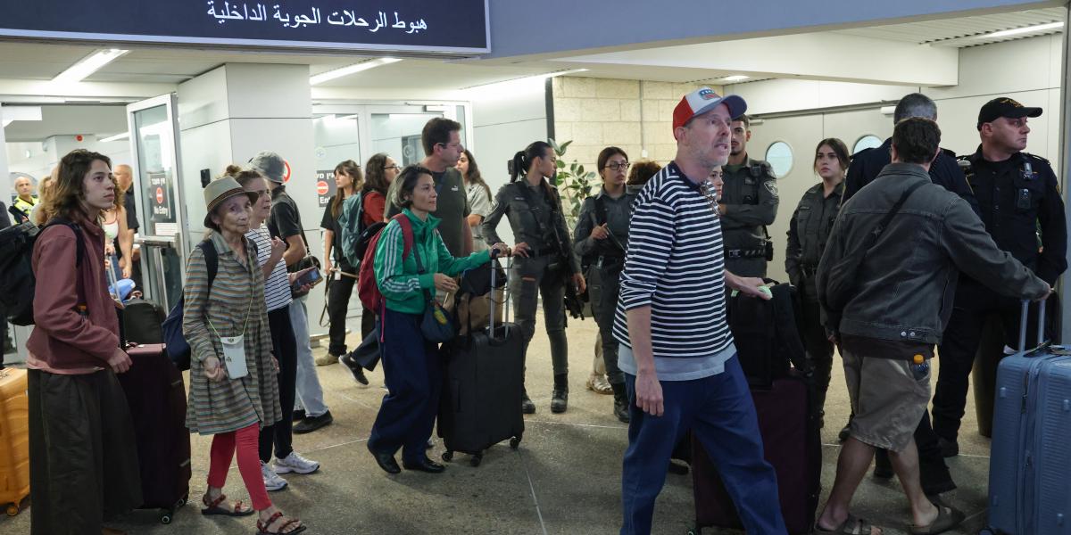 A bajba került járat utasai végül egy másik géppel érkeztek meg Tel-Avivba, a Ben Gurion repülőtérre 