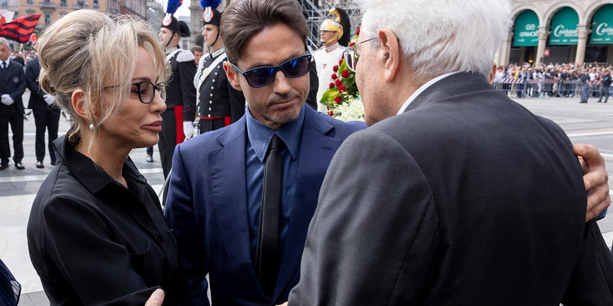 Marina Berlusconi és testvére, Pier Silvio Sergi Mattarella elnökkel Silvio Berlusconi 2023-as temetésén