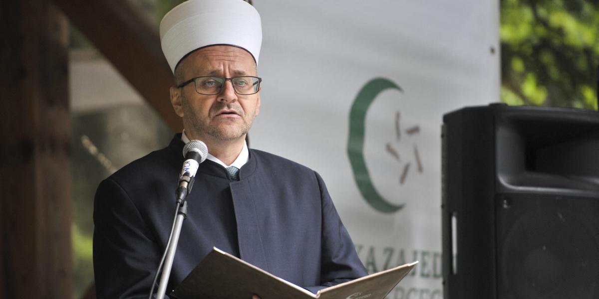 Salem Dedović helyi mufti vallási rendeletet adott ki a kulturális központ munkálatai ellen