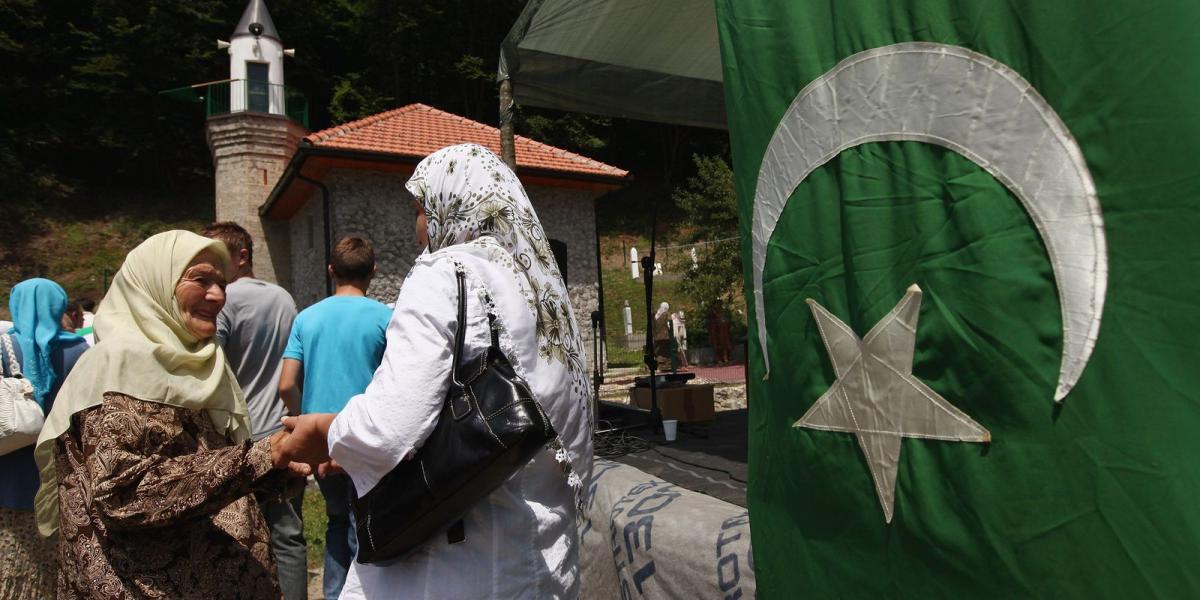 Egyre több a hagyományos öltözet, és egyre gyakoribb a zöld iszlám zászló a Balkánon is FOTÓ: EUROPRESS/GETTY IMAGES/SEAN GALLUP