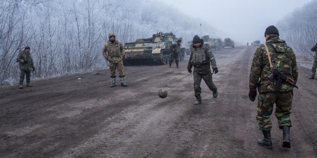 Még némi focira is volt lehetőségük az ukrán katonáknak FOTÓ: EUROPRESS/GETTY IMAGES/BRENDAN HOFFMAN