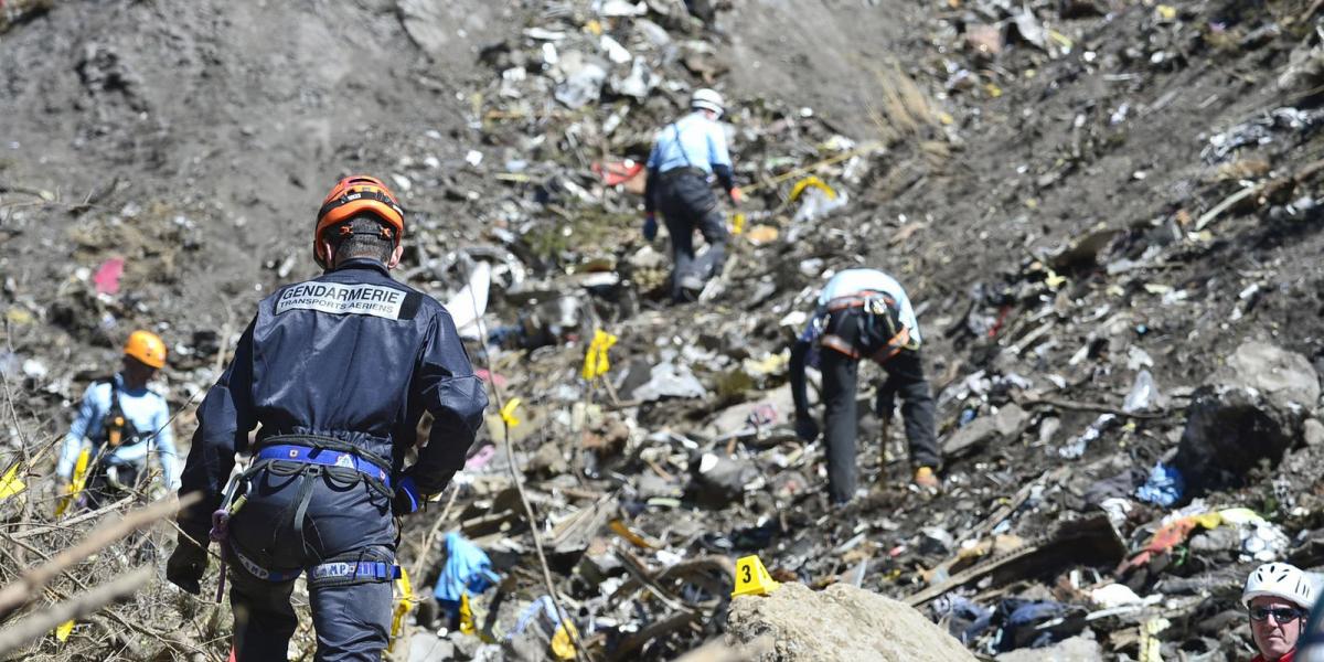 Méterről méterre kutatják át a sziklás hegyoldalt FOTÓ: EUROPRESS/GETTY IMAGES