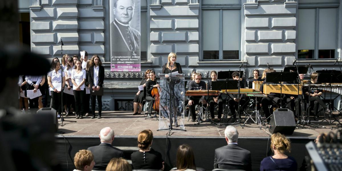  Schmidt Mária, a Terror Háza Múzeum főigazgatója beszédet mond a holokauszt áldozatainak magyarországi emléknapja alkalmából. M