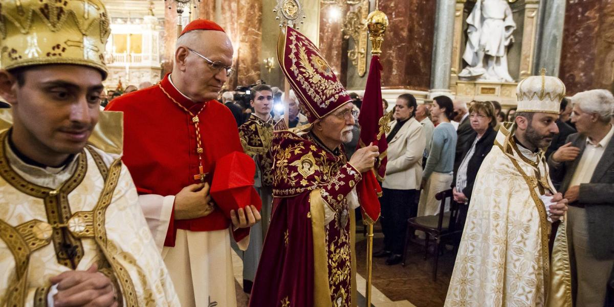 Erdő Péter bíboros és Nerszesz Bedrosz örmény katolikus pátriárka a budapesti Szent István-bazilikában május 23-án. MTI Fotó: Sz