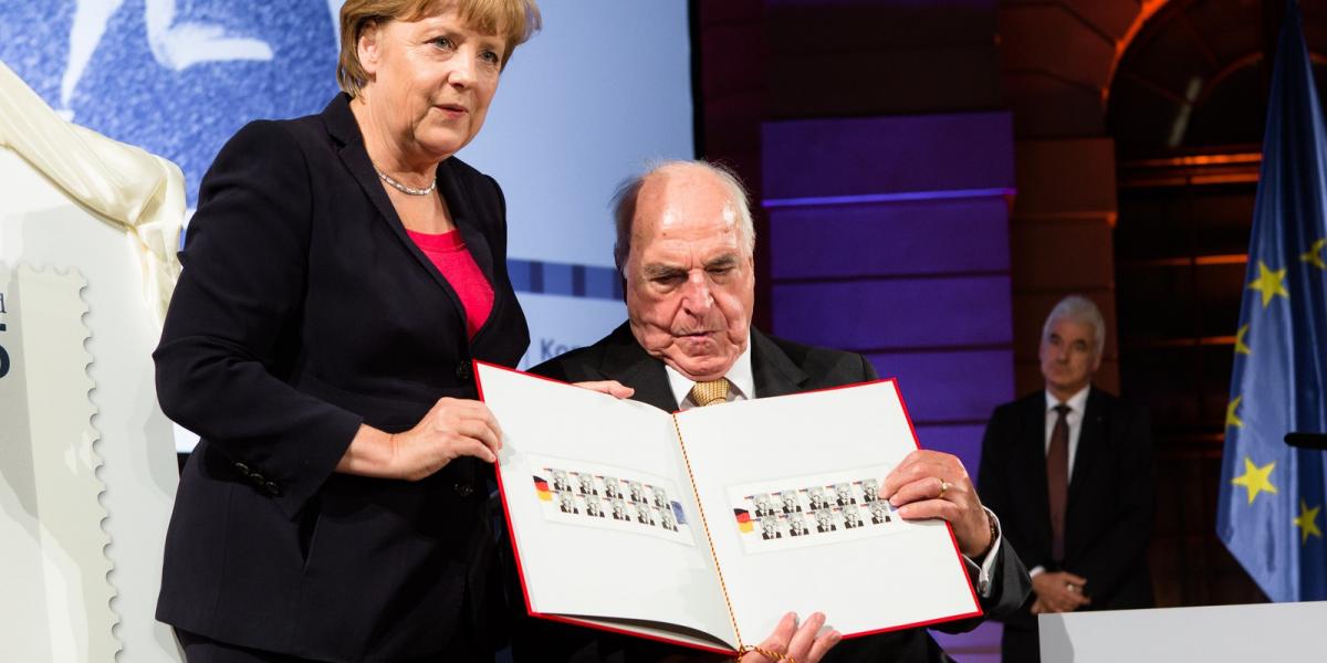 Hemut Kohl Angela Merkellel. FOTÓ:  Christian Marquardt - Pool / Getty Images