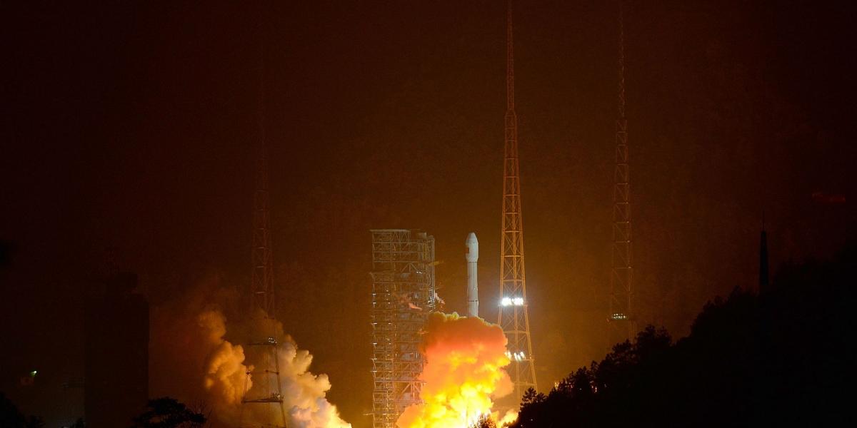 A felszállás pillanata a Szecsuan tartományi Hszicsang űrközpontban. Fotó: ChinaFotoPress/ Getty Images.
