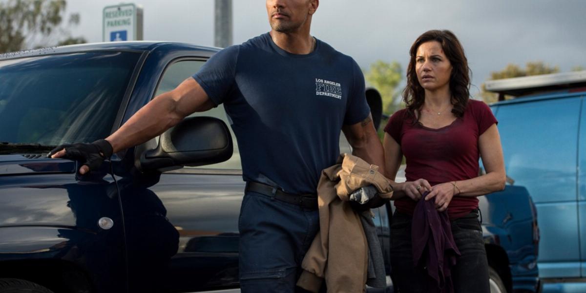 Dwayne Johnson a halálos iramú autókázásból a Föld gyilkos erejű rengésének kellős közepébe kerül, partnere Carla Gugino FORRÁS: