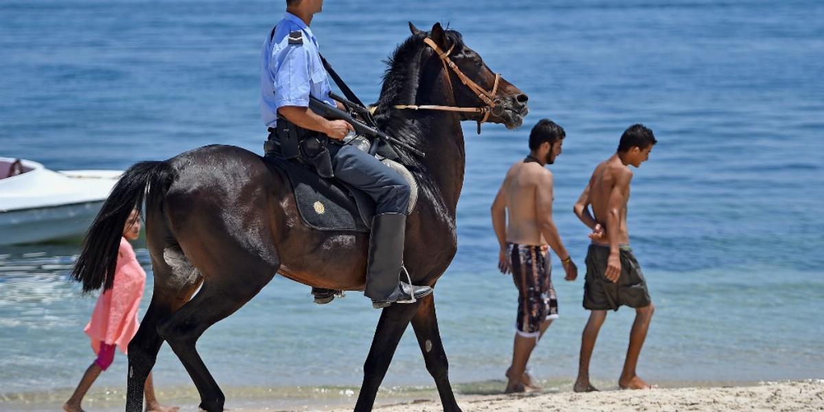 Lovas rendőrök ügyelnek a rendre a strandokon FOTÓ: EUROPRESS/GETTY IMAGES/JEFF J. MITCHELL