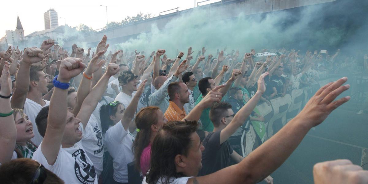 A Ferencváros szurkolói a labdarúgó Európa Liga-selejtezőjének első fordulójában játszott Ferencváros - Go Ahead Eagles zártkapu