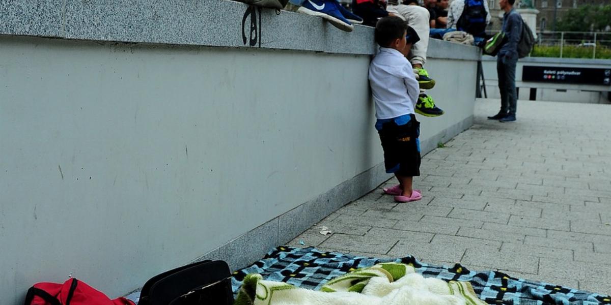 Keleti pályaudvar. Fáradtak a gyerekek is FOTÓ: VAJDA JÓZSEF