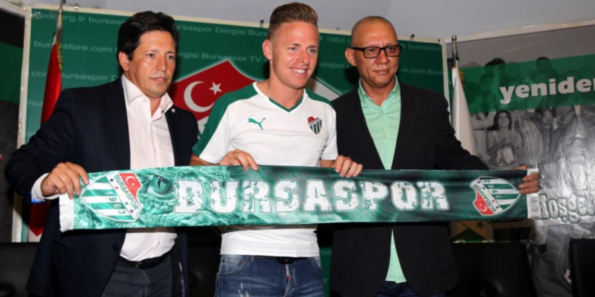 Sztárként fogadták Dzsudzsák Balázst a bursai sajtótájékoztatón FORRÁS: BURSASPOR HONLAPJA