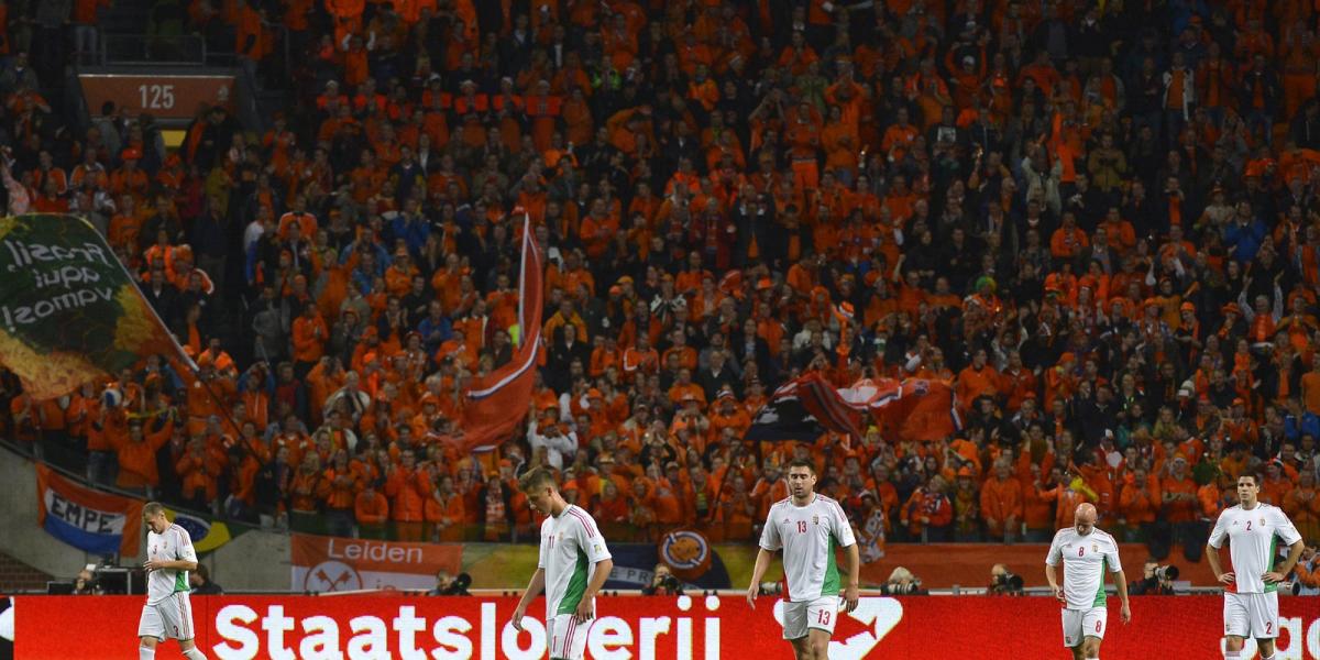 Vanczák Vilmos, Németh Krisztián, Böde Dániel, Varga József és Guzmics Richárd (b-j) az első holland gól után a Hollandia - Magy