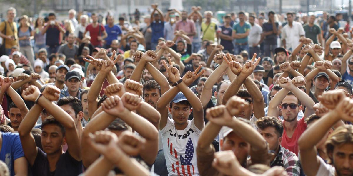  Menekültek demonstrálnak a Keleti pályaudvar előtt 2015. szeptember 3-án. MTI Fotó: Szigetváry Zsolt