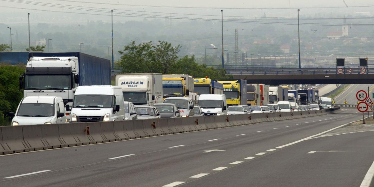 Még a tervek szintjén sem sikerült teljesen tisztázni, milyen veszélyekkel jár majd a hibrid útfajta használata FOTÓ: SZALMÁS PÉ