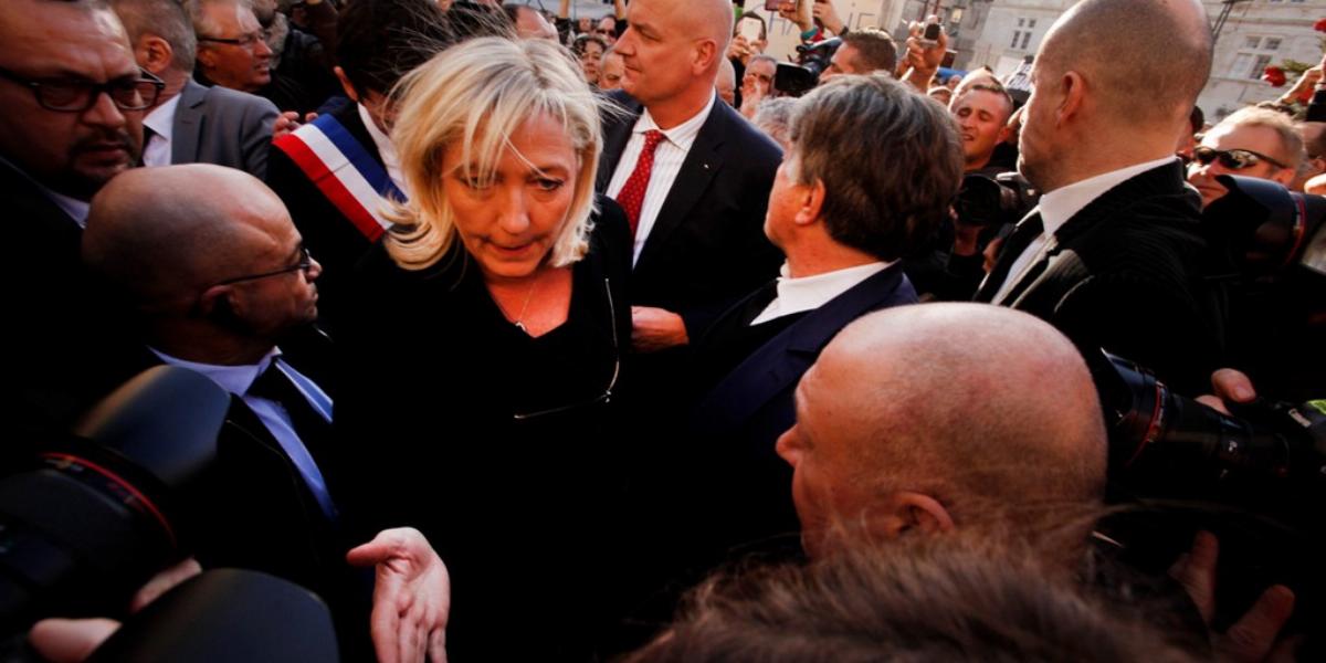 Marine Le Pen hívei között FOTÓ: EUROPRESS/GETTY IMAGES/PATRICK AVENTURIER