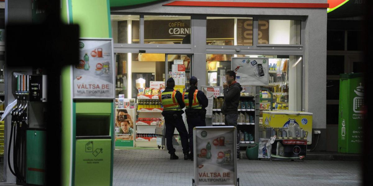 A BRKK által elfogott 29 éves sorozatrabló gyanúsítható a benzinkút kirablásával. A gyanú szerint a férfi az ott dolgozó alkalma