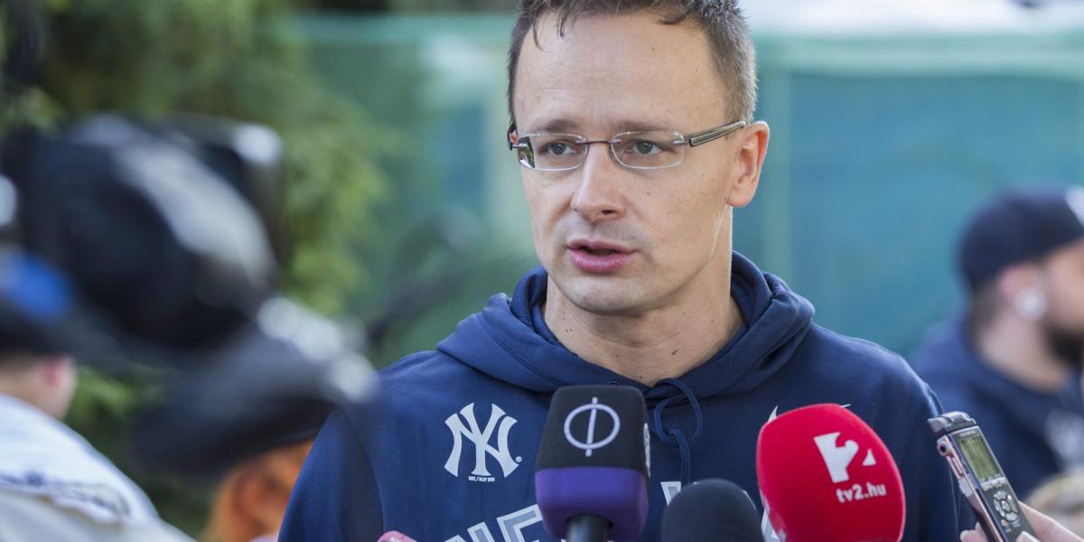 Szijjártó Péter sajtótájékoztatója Békéscsabán. MTI Fotó: Rosta Tibor