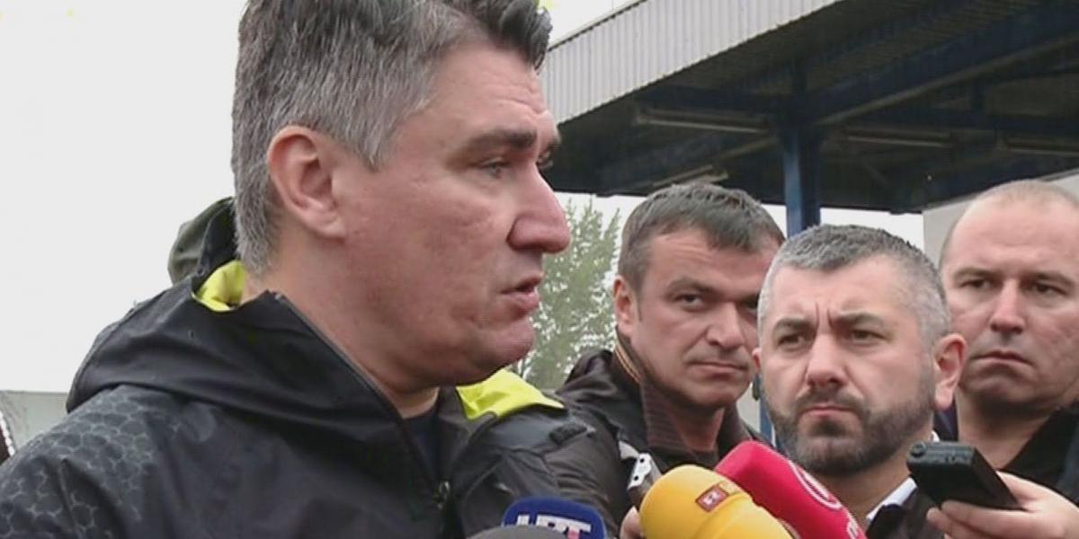 Zoran Milanovic kormányfő újságírók gyűrűjében FORRÁS: YOUTUBE