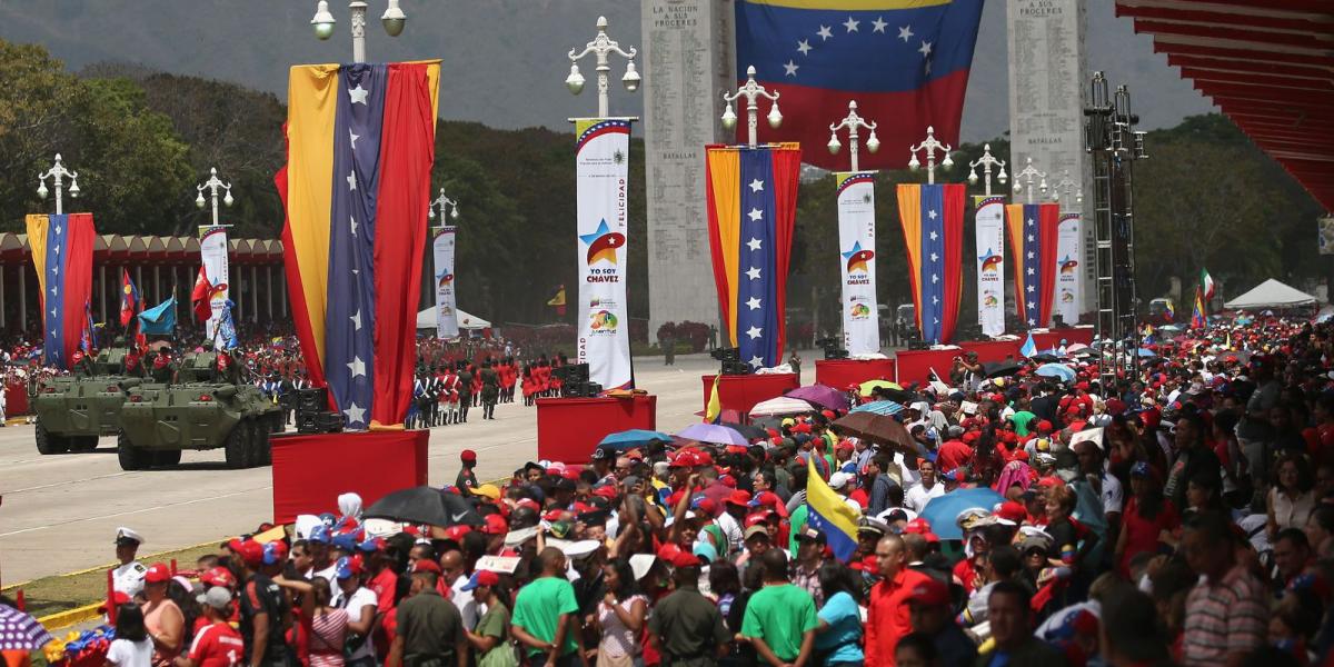 Chávezre emlékező parádé Caracasban. Ha szükséges, Maduro utcára viszi híveit FOTÓ: EUROPRESS/GETTY IMAGES/JOHN MOORE