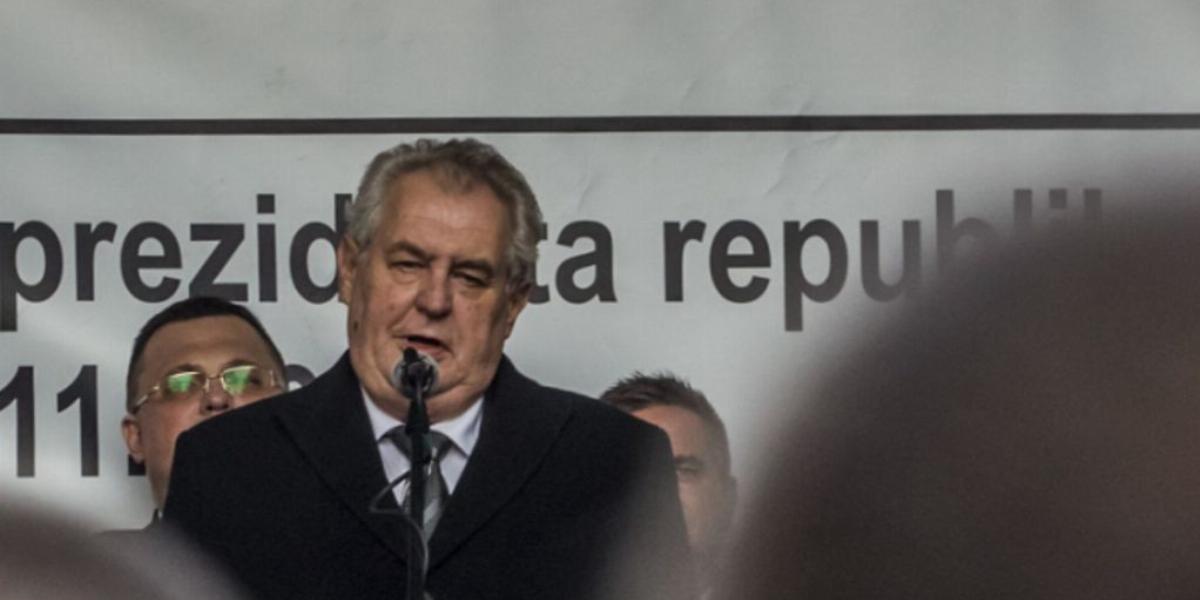 Milos Zeman egy novemberi iszlámellenes felvonuláson tart beszédet
FOTÓ: EUROPRESS/GETTY IMAGES/MATEJ DIVIZNA