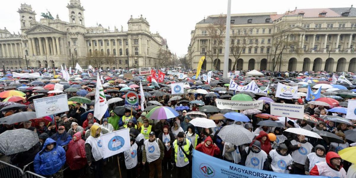 A Pedagógusok Szakszervezetének demonstrációjához 48 szervezet csatlakozott február 13-án FOTÓ: MTI/KOVÁCS TAMÁS