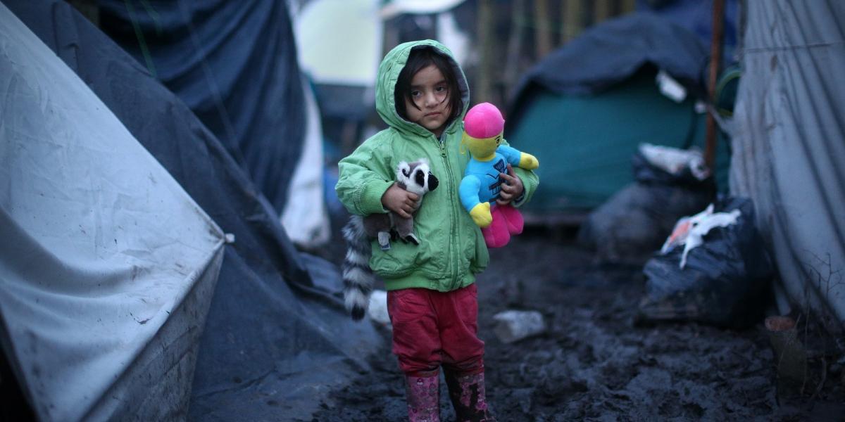 Kurd kislány a Calais-i táborban. FOTÓ: Carl Court/Getty Images