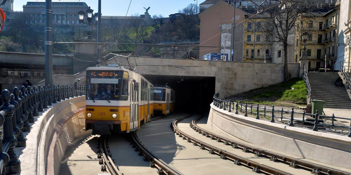 Már nem kell szerelvényt váltani FOTÓ: MTI/MÁTHÉ ZOLTÁN