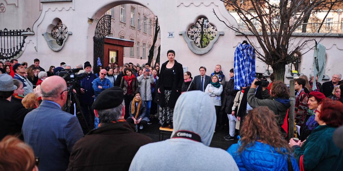 Néhány hete a Kölcsey Ferenc Gimnázium előtt is egy órát demonstráltak, most kétórás figyelmeztető sztrájk készül FOTÓ: MOLNÁR Á