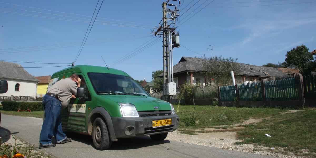 A „posta házhoz megy” szolgáltatást megszokták a kistelepüléseken élők FOTÓ: VAJDA JÓZSEF