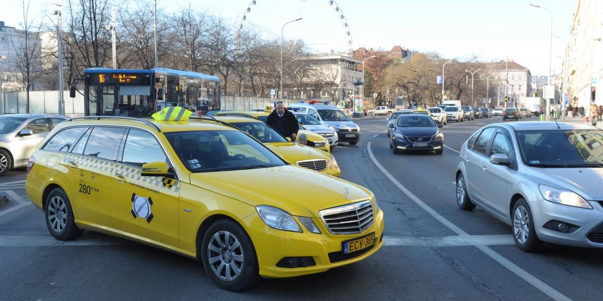 Korábbi taxis demonstráció Budapesten. FOTÓ: Vajda József/Népszava