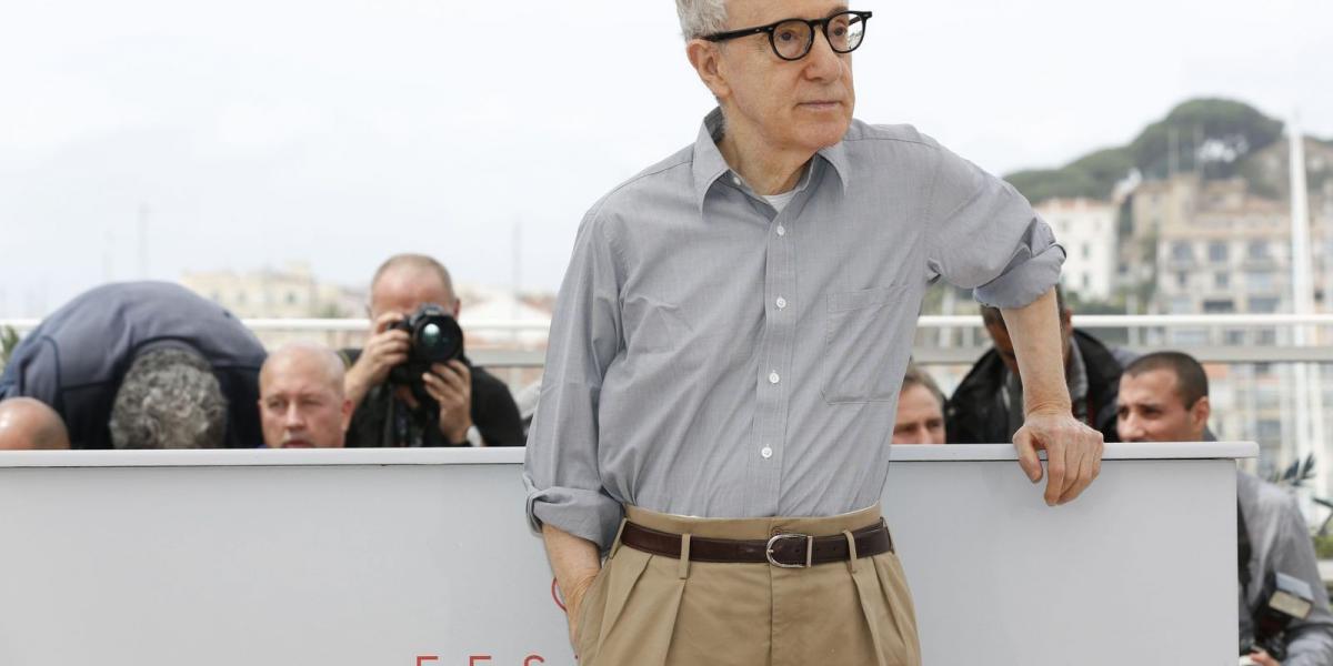 Woody Allen a kamerák kereszttüzében pózol Cannes-ban. Forrás: Cannes-i Filmfesztivál