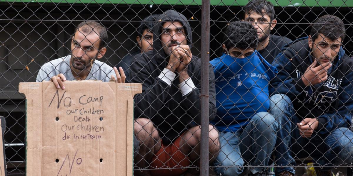 A menekültek tüntetése Magyarországon, hogy továbbmehessenek Nyugat felé tavaly szeptemberben. FOTÓ: Matt Cardy/Getty Images