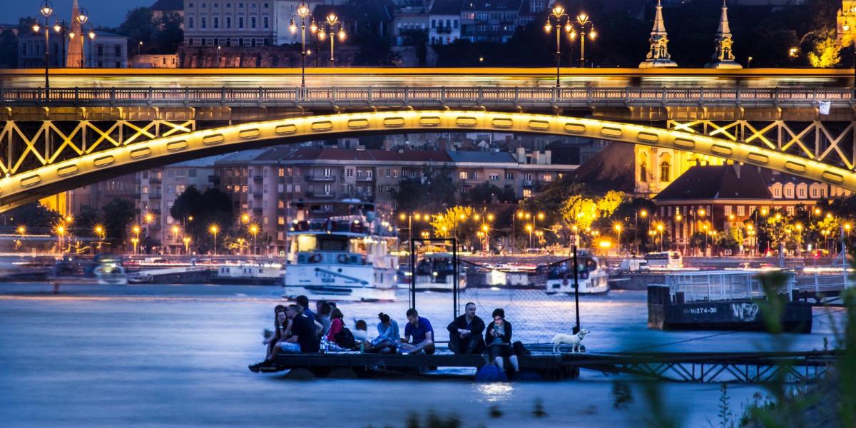 FORRÁS: SZABAD TÉR SZÍNHÁZ