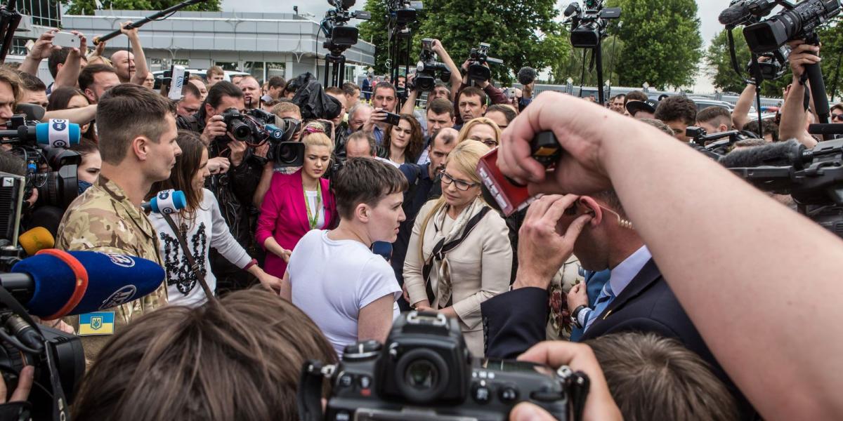 A börtönből hazatérő Szavcsenko ellenségesen viszonyult az üdvözlésére érkező Timosenkóhoz FOTÓ: EUROPRESS/GETTY IMAGES/BRENDAN 