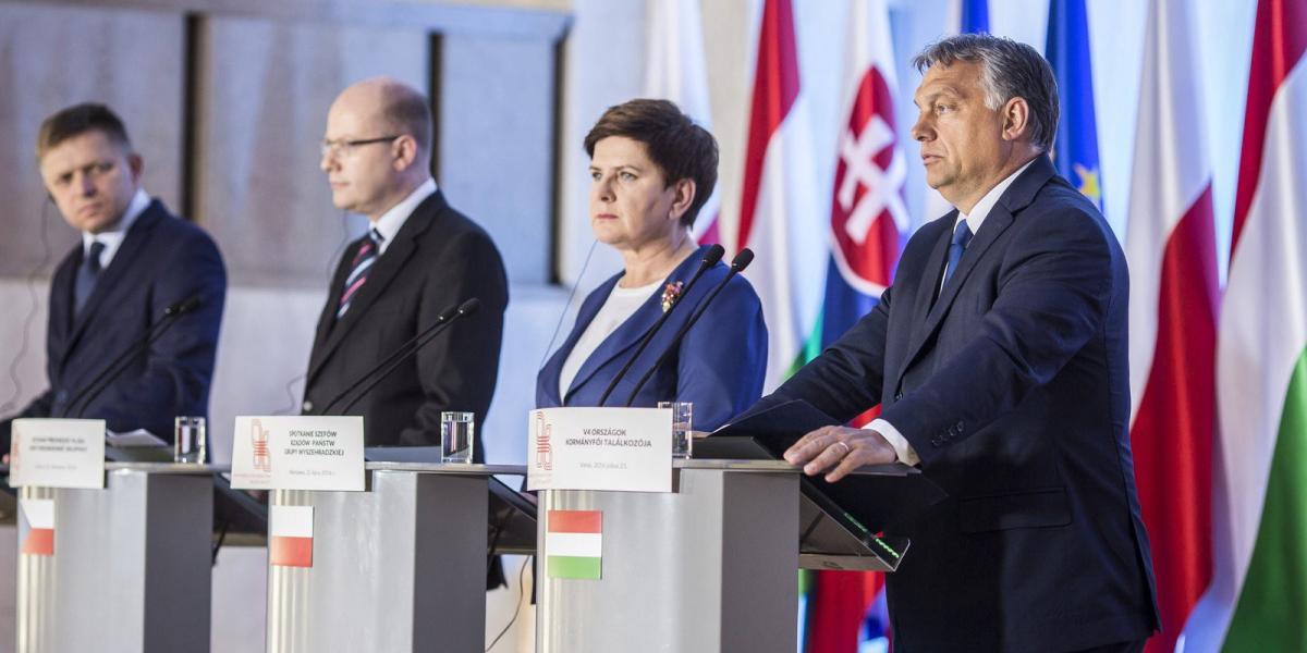 Robert Fico szlovák, Bohuslav Sobotka cseh, Beata Szydlo lengyel és Orbán Viktor magyar miniszterelnök  sajtótájékoztatót tart a