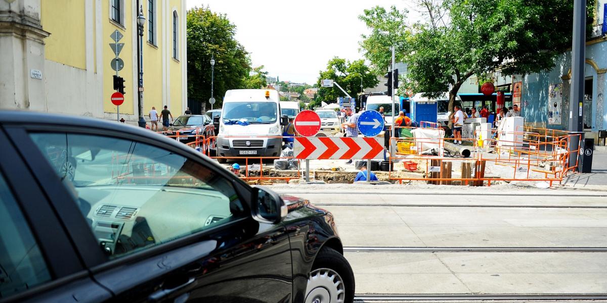 Szépvölgyi út–Bécsi út: a felfordulás szerdáig tart FOTÓ: MOLNÁR ÁDÁM