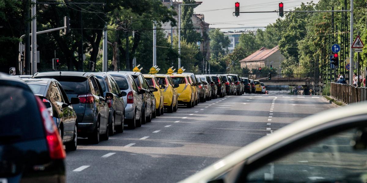 Az Uber közösségi személyszállító Az utolsó kör elnevezésű demonstrációja Budapesten 2016. július 23-án. MTI Fotó: Balogh Zoltán