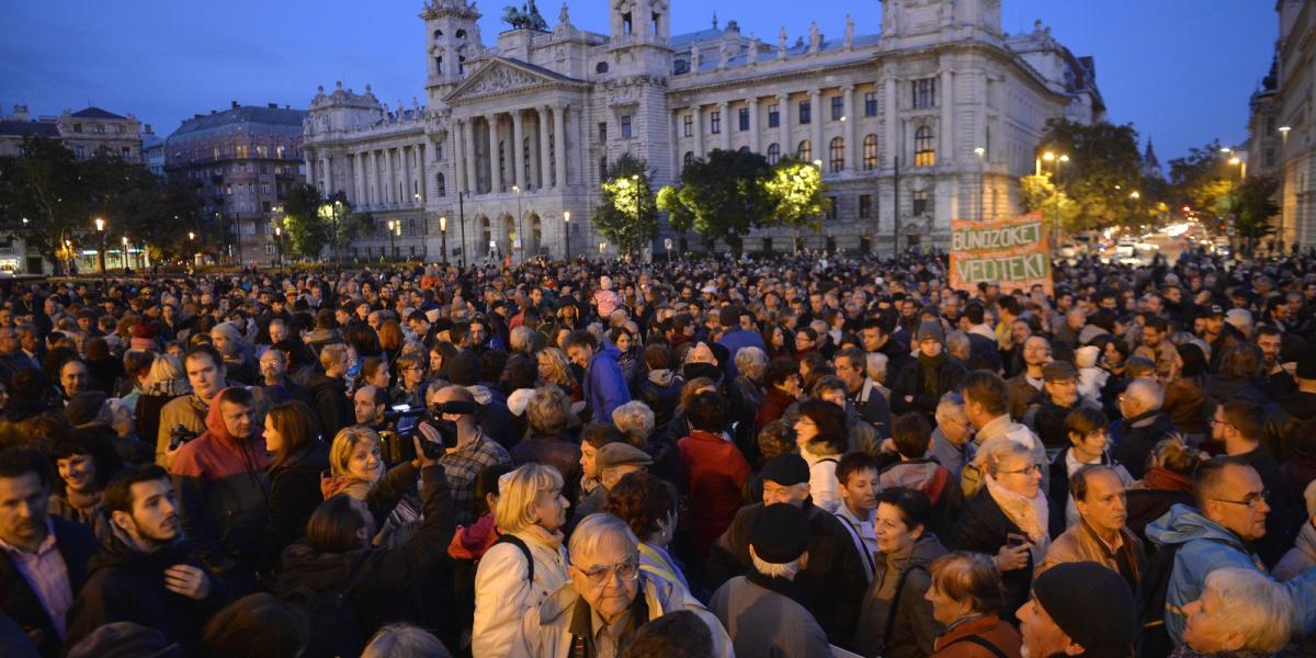 Tüntetés a Népszabadság bezárása ellen október 8-án. FOTÓ: Szalmás Péter